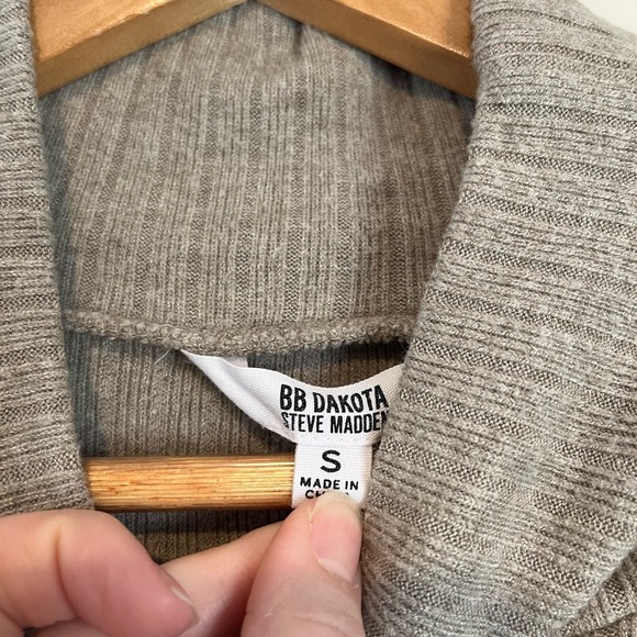 BB Dakota Steve Madden Cozy Ribbed Knit Sweater Dress with Pockets - Picture 3 of 4